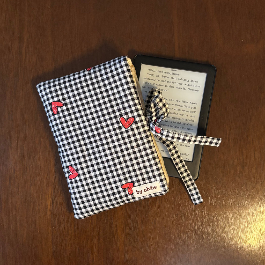 Heart & Hearth E-Reader Sleeve (Small)