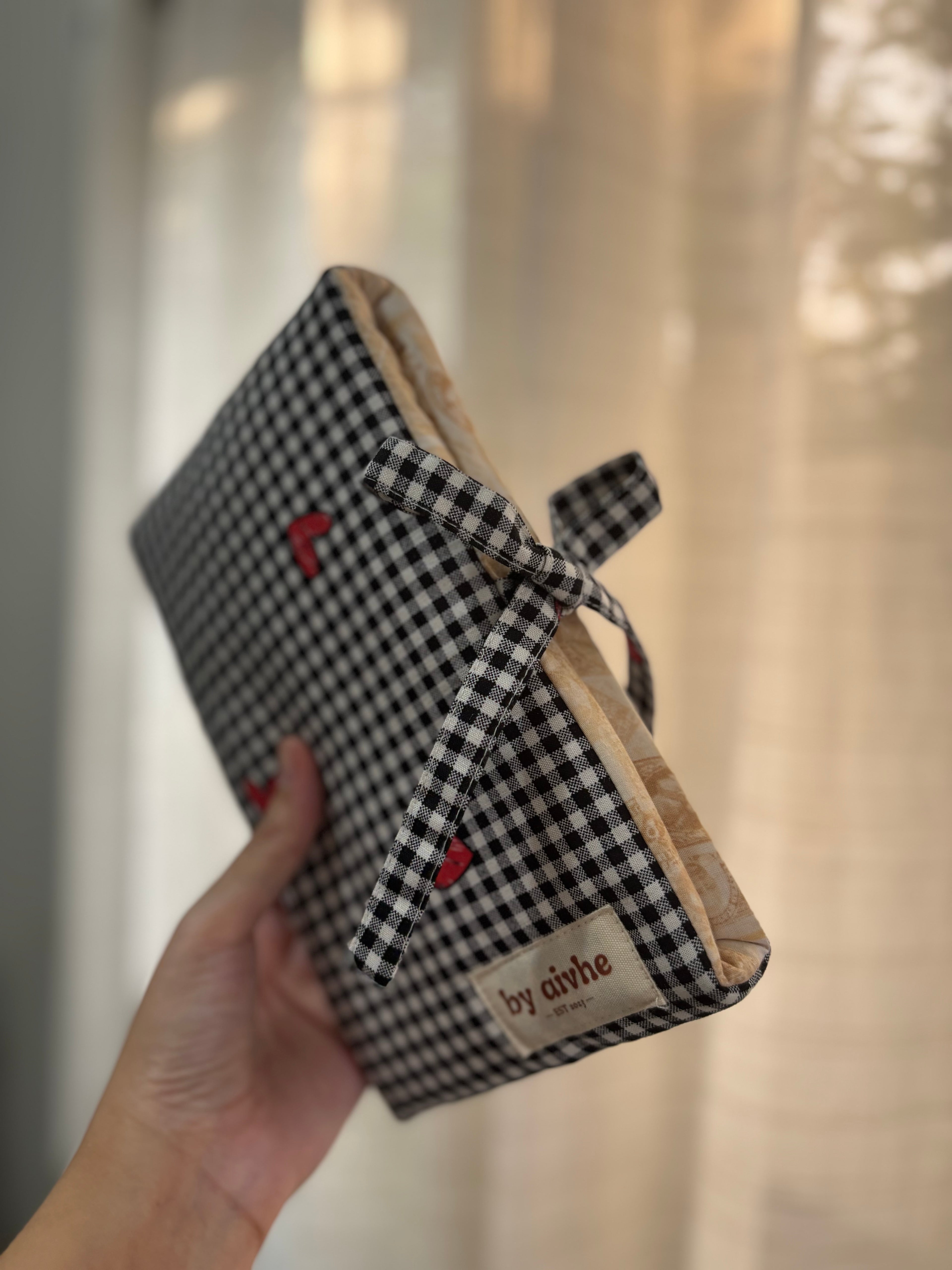 Heart & Hearth E-Reader Sleeve (Medium)