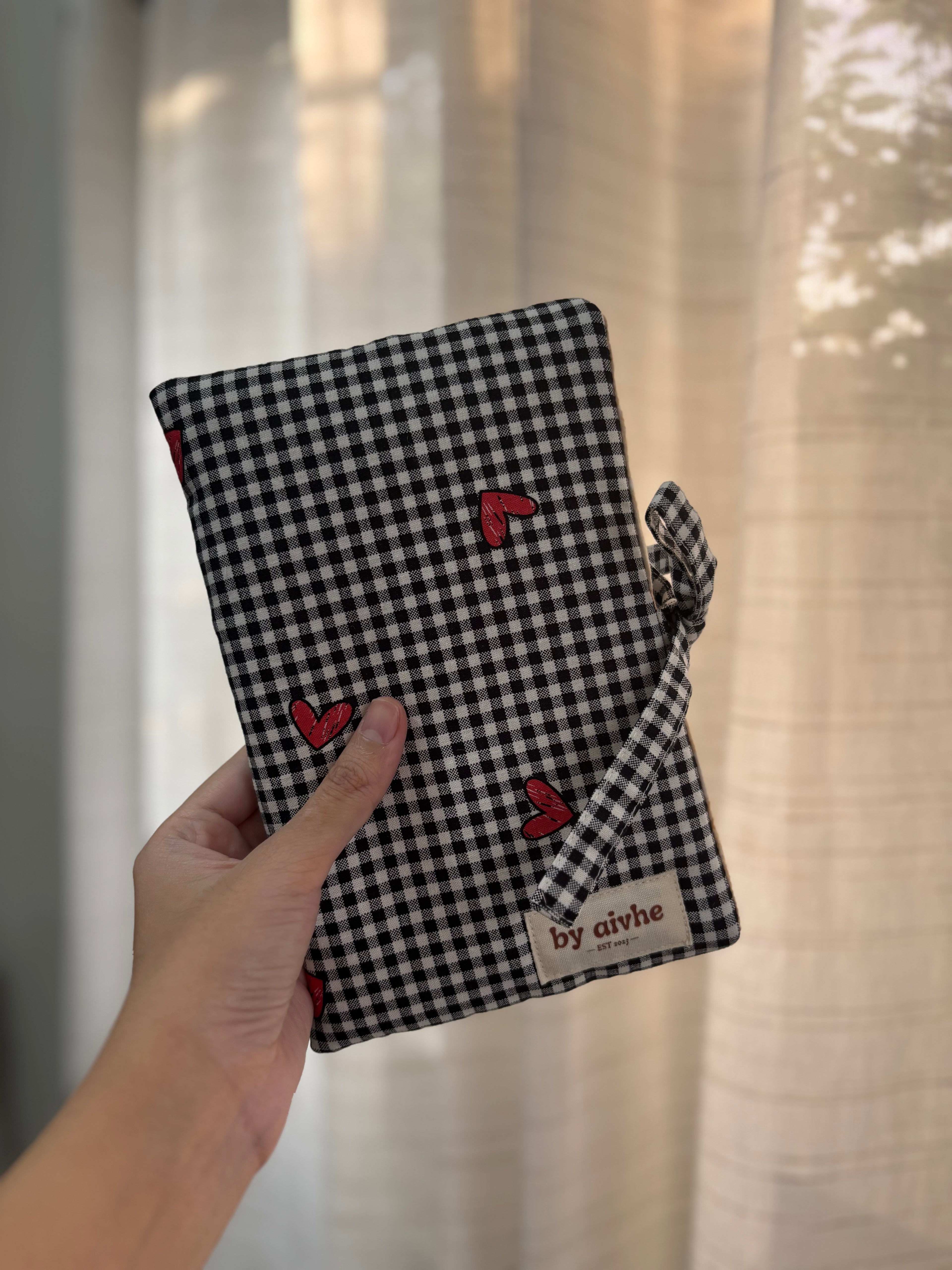 Heart & Hearth E-Reader Sleeve (Medium)