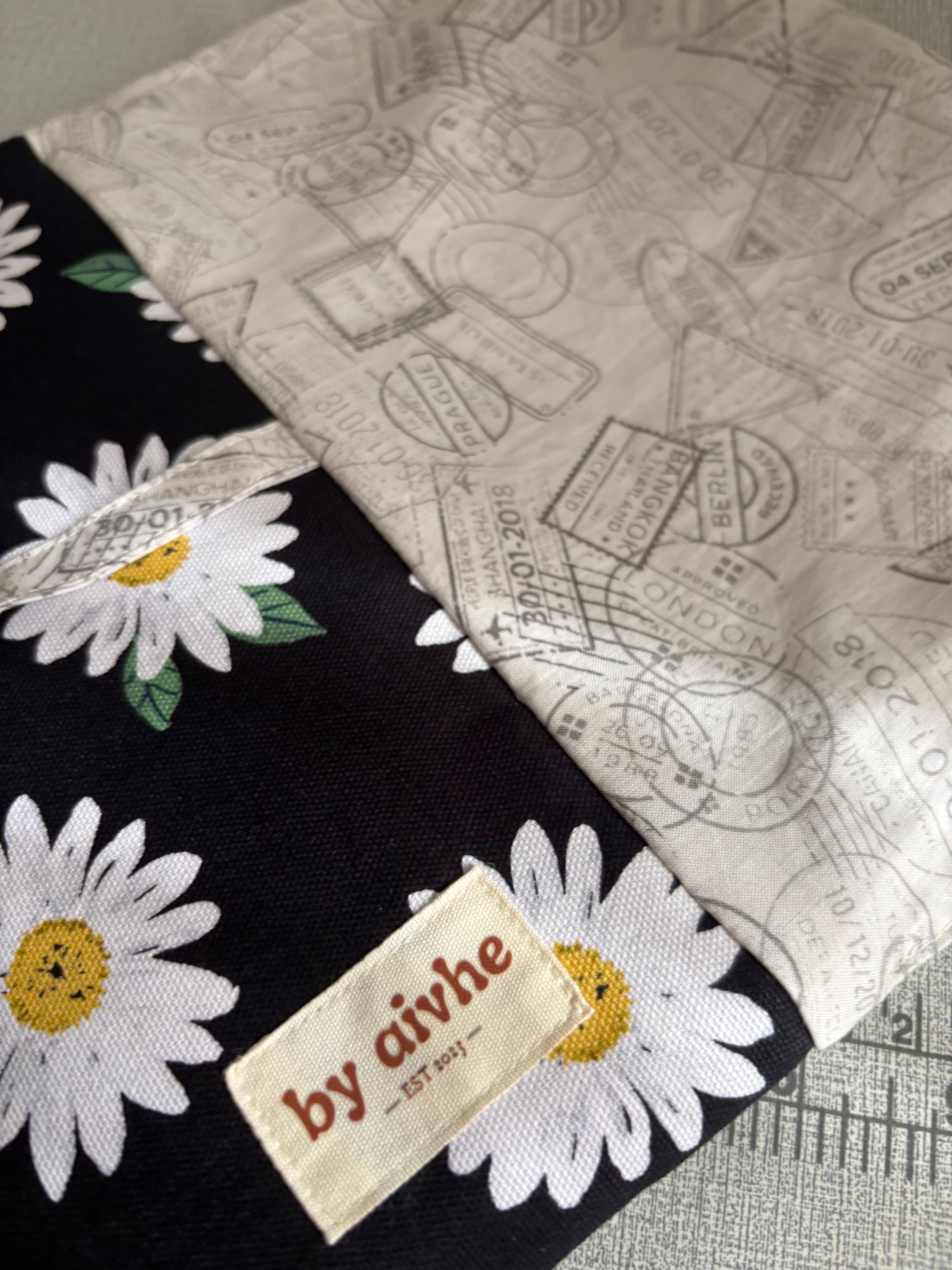 Daisy Book Sleeve